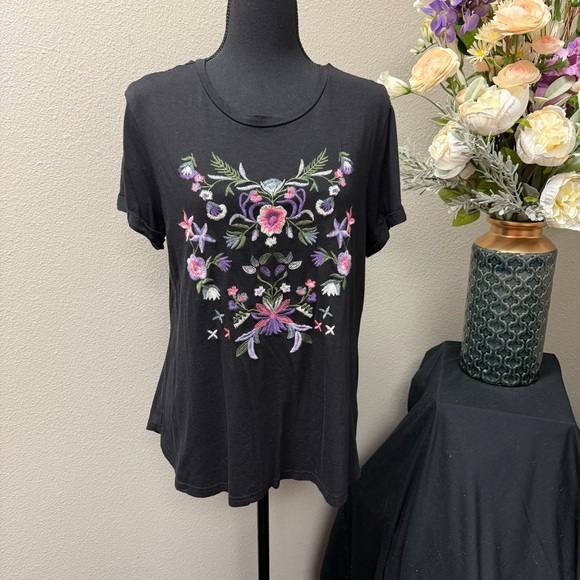 Hannah Tops - Hannah Black Short Sleeve Tee Large Boho Embroidered Floral Festival Top